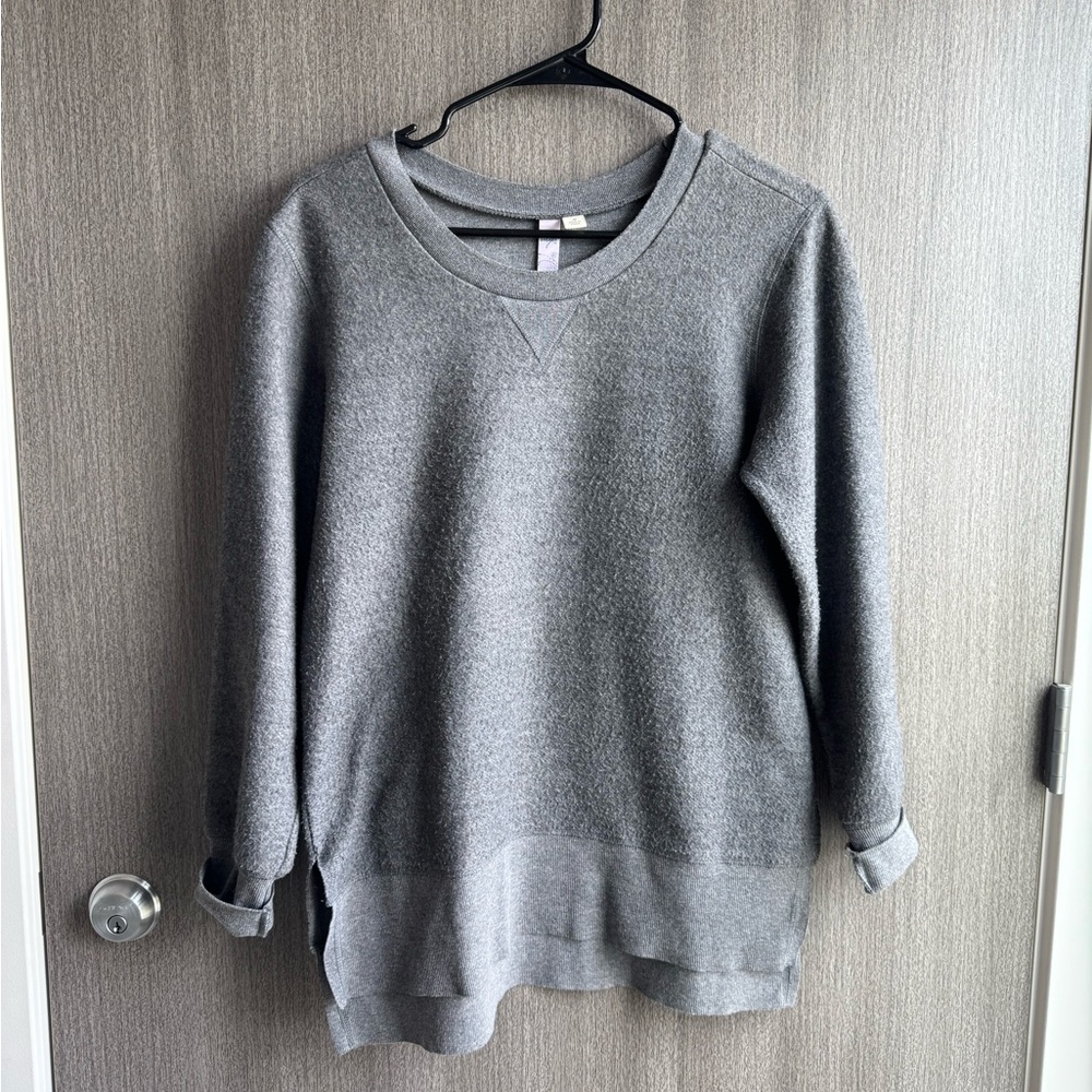 Francesca’s Gray Crewneck Sweatshirt - S